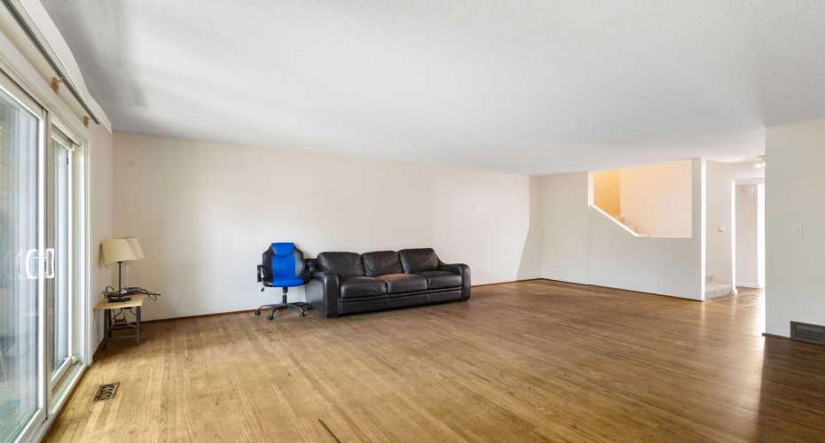 1305 Glenmore Trail, Calgary, Alberta T2V 4Y8, 2 Bedrooms Bedrooms, ,2 BathroomsBathrooms,Residential,For Sale,Glenmore,A2323811