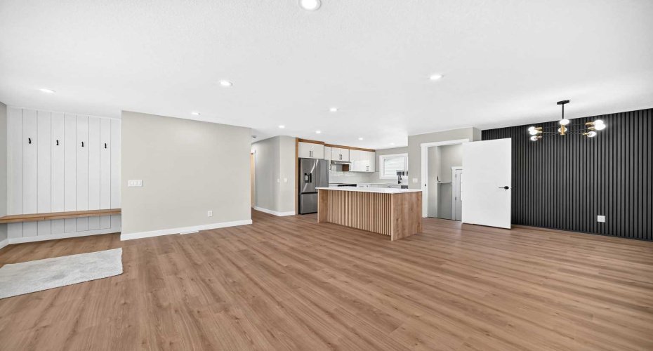 704 Malvern Drive, Calgary, Alberta T2A 6B7, 5 Bedrooms Bedrooms, ,3 BathroomsBathrooms,Residential,For Sale,Malvern,A2323830