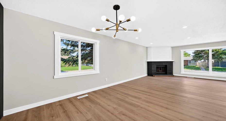 704 Malvern Drive, Calgary, Alberta T2A 6B7, 5 Bedrooms Bedrooms, ,3 BathroomsBathrooms,Residential,For Sale,Malvern,A2323830