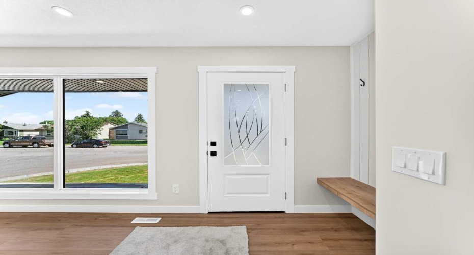 704 Malvern Drive, Calgary, Alberta T2A 6B7, 5 Bedrooms Bedrooms, ,3 BathroomsBathrooms,Residential,For Sale,Malvern,A2323830