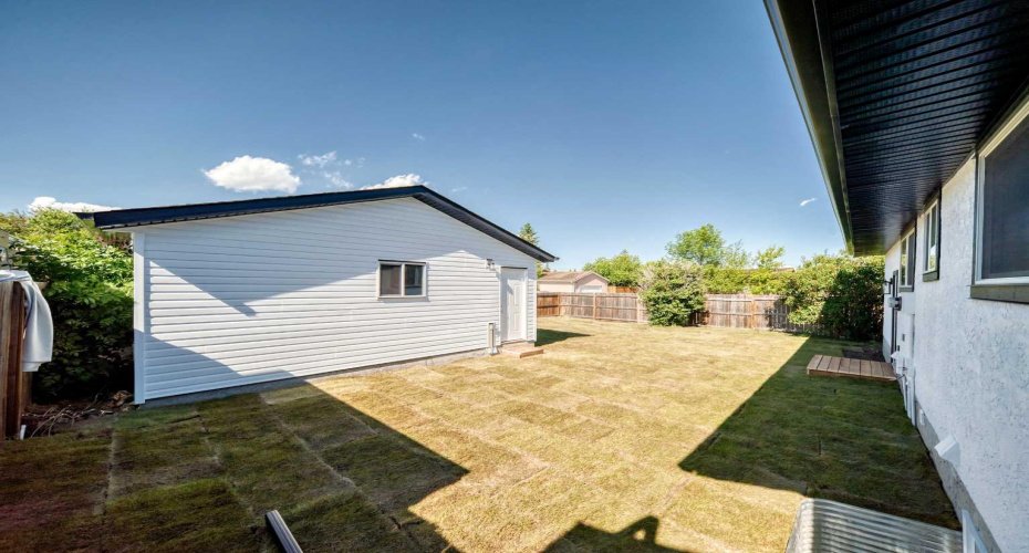 704 Malvern Drive, Calgary, Alberta T2A 6B7, 5 Bedrooms Bedrooms, ,3 BathroomsBathrooms,Residential,For Sale,Malvern,A2323830