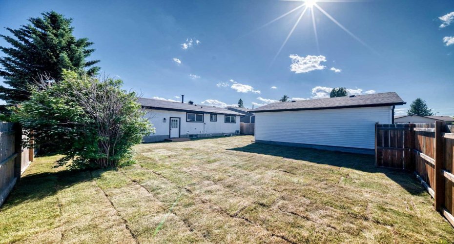 704 Malvern Drive, Calgary, Alberta T2A 6B7, 5 Bedrooms Bedrooms, ,3 BathroomsBathrooms,Residential,For Sale,Malvern,A2323830