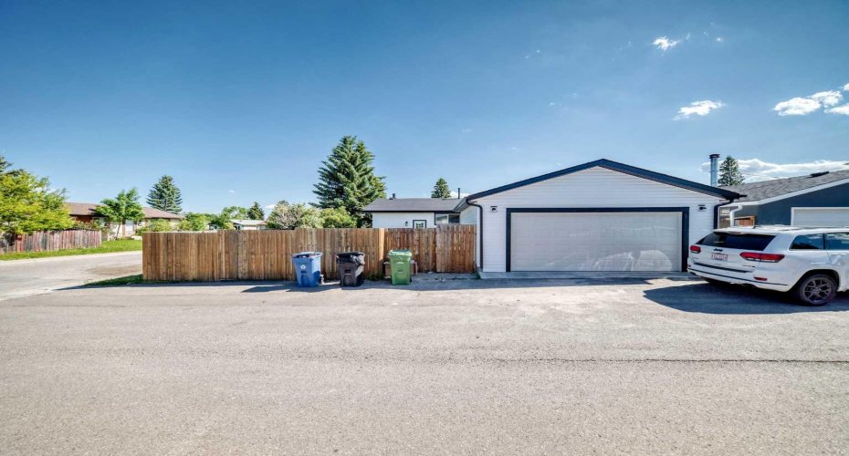 704 Malvern Drive, Calgary, Alberta T2A 6B7, 5 Bedrooms Bedrooms, ,3 BathroomsBathrooms,Residential,For Sale,Malvern,A2323830