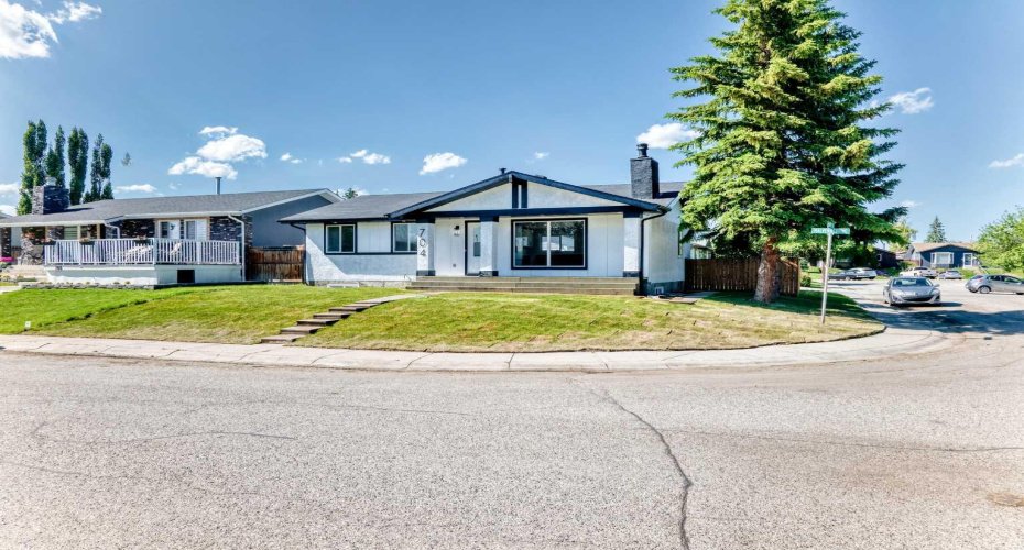 704 Malvern Drive, Calgary, Alberta T2A 6B7, 5 Bedrooms Bedrooms, ,3 BathroomsBathrooms,Residential,For Sale,Malvern,A2323830