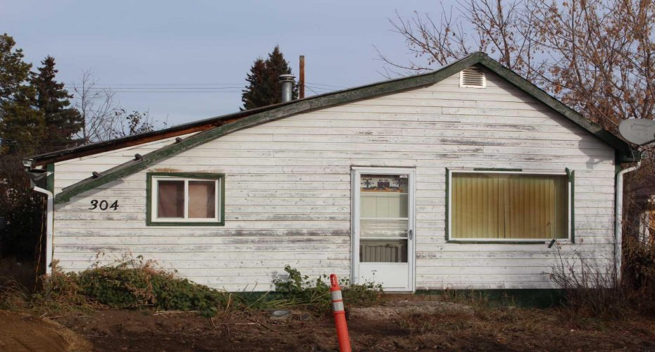 304 8 Avenue, Manning, Alberta T0H 2M0, 3 Bedrooms Bedrooms, ,1 BathroomBathrooms,Residential,For Sale,8,A2323832