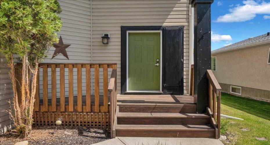 252 Woodhaven Drive, Okotoks, Alberta T1S 1S8, 3 Bedrooms Bedrooms, ,3 BathroomsBathrooms,Residential,For Sale,Woodhaven,A2323909
