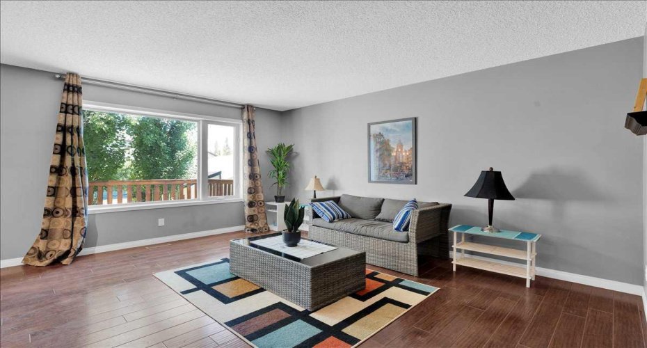 252 Woodhaven Drive, Okotoks, Alberta T1S 1S8, 3 Bedrooms Bedrooms, ,3 BathroomsBathrooms,Residential,For Sale,Woodhaven,A2323909