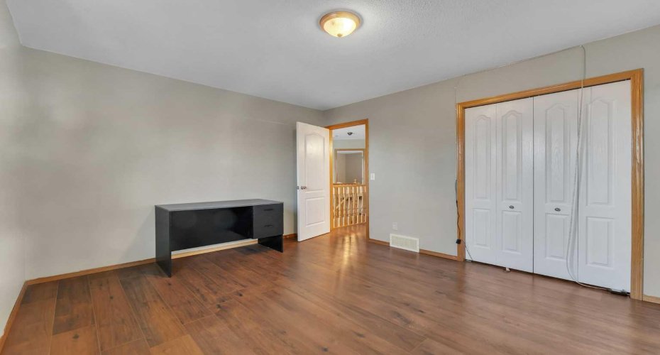 185 West Lakeview Drive, Chestermere, Alberta T1X 1K2, 7 Bedrooms Bedrooms, ,3 BathroomsBathrooms,Residential,For Sale,West Lakeview,A2307755