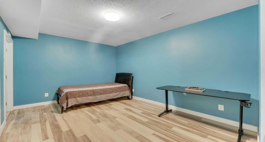 185 West Lakeview Drive, Chestermere, Alberta T1X 1K2, 7 Bedrooms Bedrooms, ,3 BathroomsBathrooms,Residential,For Sale,West Lakeview,A2307755