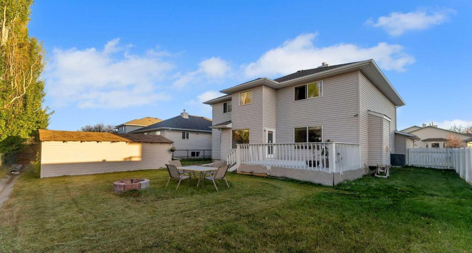 185 West Lakeview Drive, Chestermere, Alberta T1X 1K2, 7 Bedrooms Bedrooms, ,3 BathroomsBathrooms,Residential,For Sale,West Lakeview,A2307755