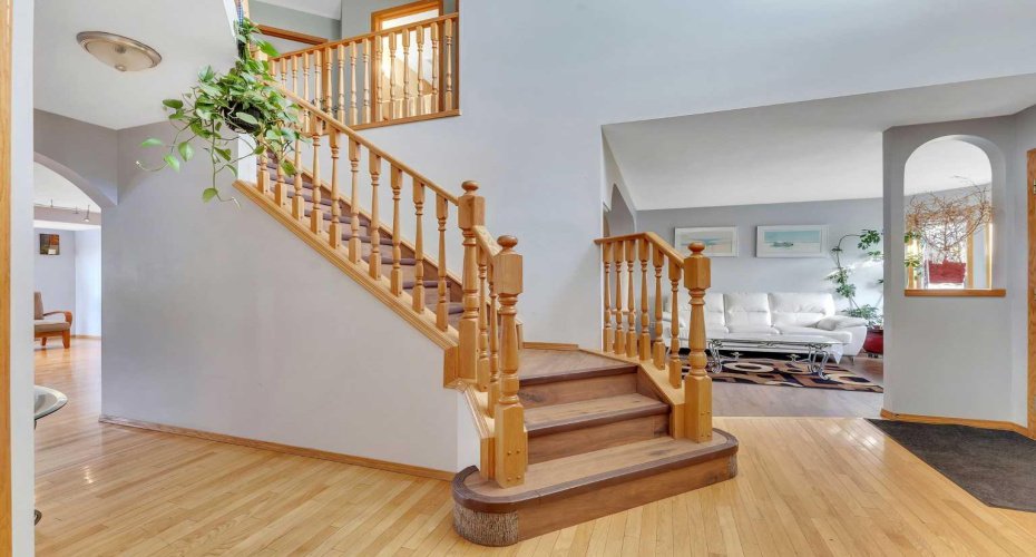 185 West Lakeview Drive, Chestermere, Alberta T1X 1K2, 7 Bedrooms Bedrooms, ,3 BathroomsBathrooms,Residential,For Sale,West Lakeview,A2307755