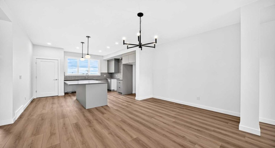 Dining Area & Kitchen