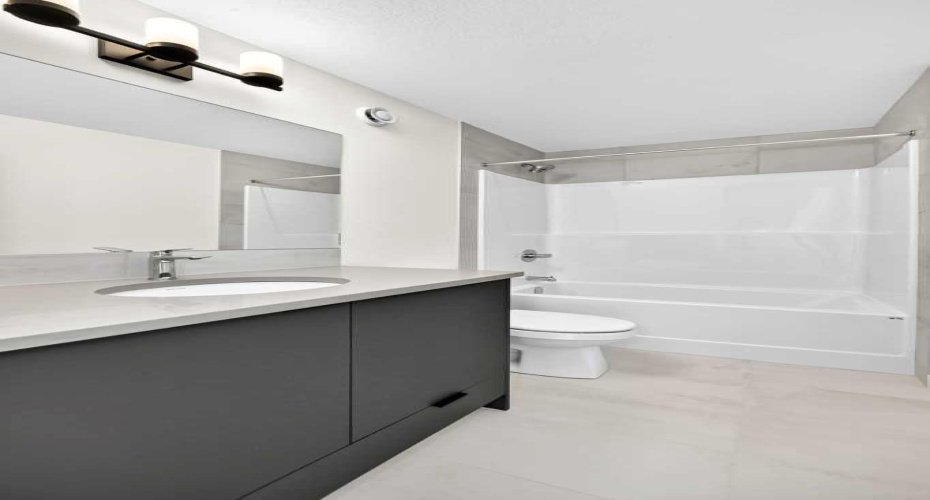 Upper Floor Main Bath