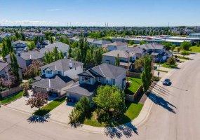 572 West Creek Point, Chestermere, Alberta T1X1T3, 4 Bedrooms Bedrooms, ,4 BathroomsBathrooms,Residential,For Sale,West Creek,A2321420