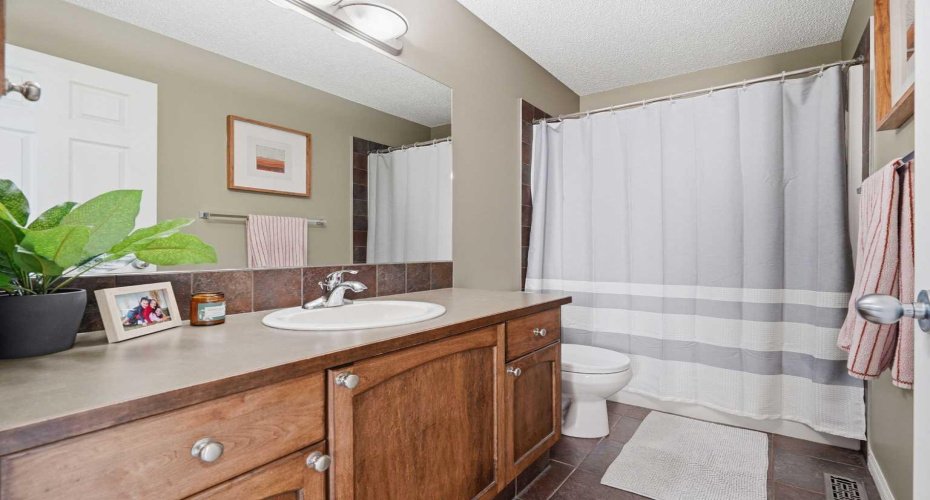 379 Cimarron Boulevard, Okotoks, Alberta T1S 2L8, 4 Bedrooms Bedrooms, ,4 BathroomsBathrooms,Residential,For Sale,Cimarron,A2322714