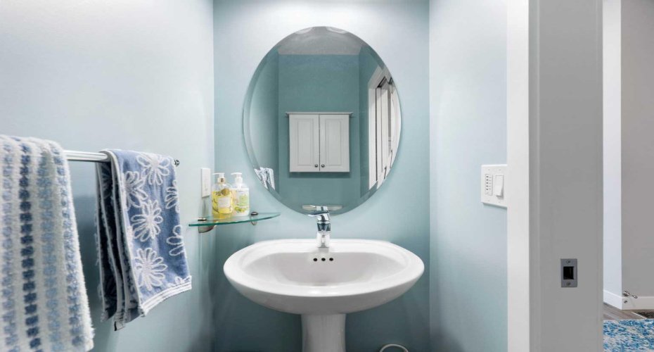2/pc Main Floor Bathroom