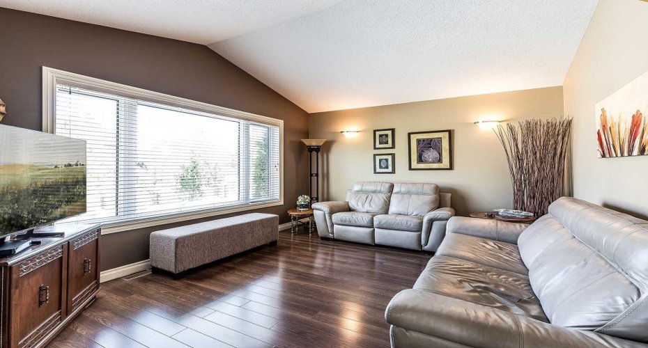 604 Vista Drive, Medicine Hat, Alberta T1B 0N1, 3 Bedrooms Bedrooms, ,3 BathroomsBathrooms,Residential,For Sale,Vista,A2324284