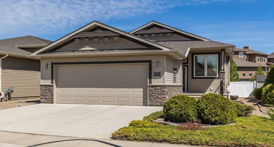 604 Vista Drive, Medicine Hat, Alberta T1B 0N1, 3 Bedrooms Bedrooms, ,3 BathroomsBathrooms,Residential,For Sale,Vista,A2324284