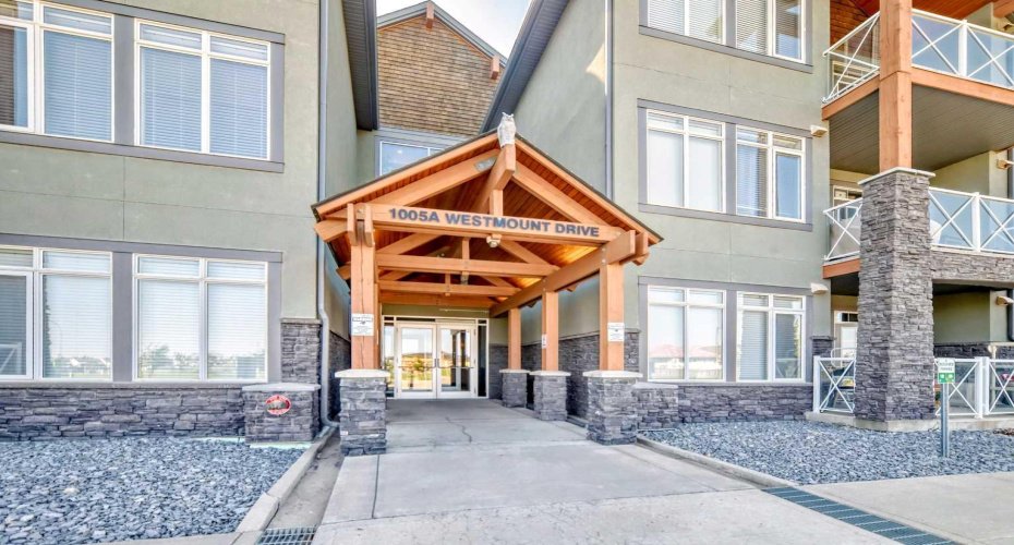 1005A Westmount Drive, Strathmore, Alberta T1P 0C3, 2 Bedrooms Bedrooms, ,2 BathroomsBathrooms,Residential,For Sale,Westmount,A2324313