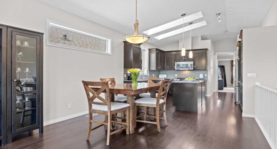 Vaulted ceilings with 2 skylights