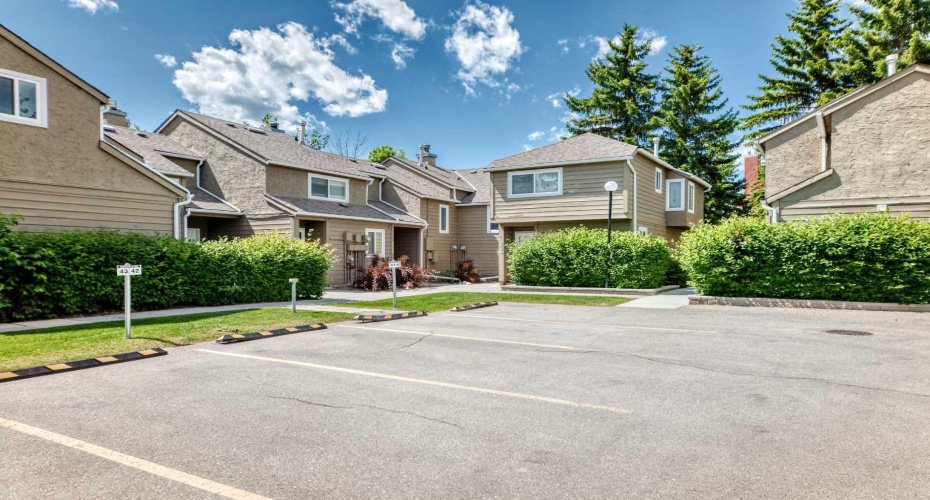 829 Coach Bluff Crescent, Calgary, Alberta T3H 1B1, 2 Bedrooms Bedrooms, ,2 BathroomsBathrooms,Residential,For Sale,Coach Bluff,A2324319