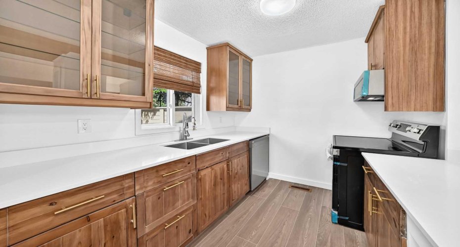 829 Coach Bluff Crescent, Calgary, Alberta T3H 1B1, 2 Bedrooms Bedrooms, ,2 BathroomsBathrooms,Residential,For Sale,Coach Bluff,A2324319