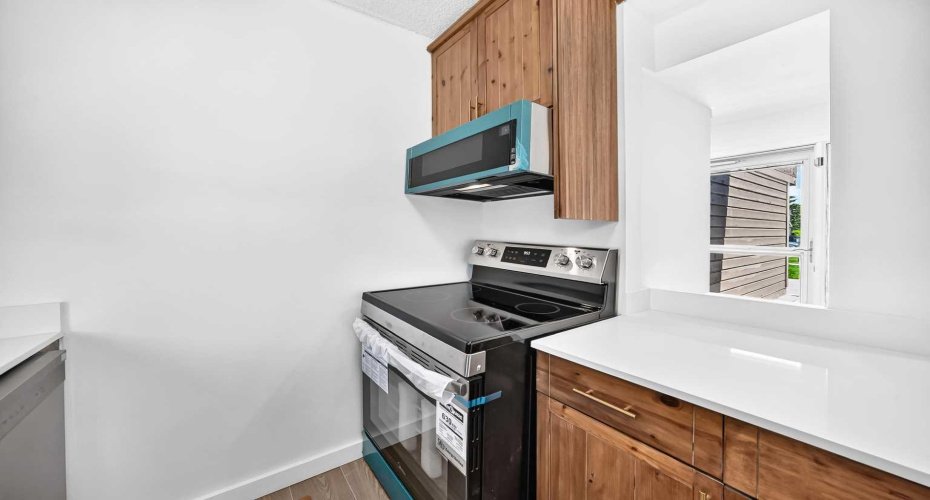 829 Coach Bluff Crescent, Calgary, Alberta T3H 1B1, 2 Bedrooms Bedrooms, ,2 BathroomsBathrooms,Residential,For Sale,Coach Bluff,A2324319
