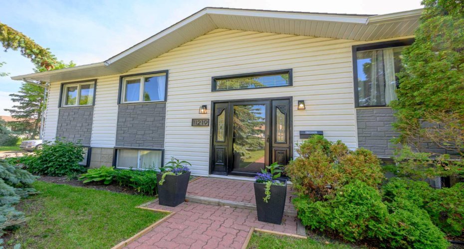 11219 92B Street, Grande Prairie, Alberta T8V3G8, 5 Bedrooms Bedrooms, ,3 BathroomsBathrooms,Residential,For Sale,92B,A2324321