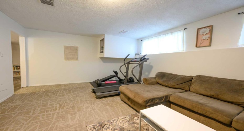 11219 92B Street, Grande Prairie, Alberta T8V3G8, 5 Bedrooms Bedrooms, ,3 BathroomsBathrooms,Residential,For Sale,92B,A2324321