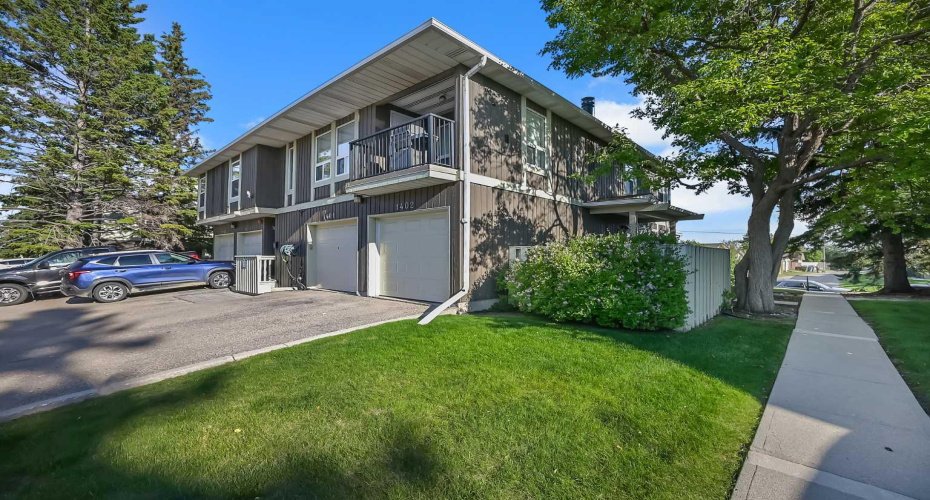 544 Blackthorn Road, Calgary, Alberta T2K 5J5, 3 Bedrooms Bedrooms, ,1 BathroomBathrooms,Residential,For Sale,Blackthorn,A2324326