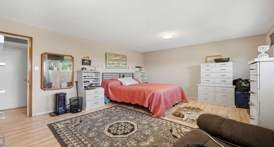 283080 Township Road 254, Rural Rocky View County, Alberta T1Z 0L9, 3 Bedrooms Bedrooms, ,2 BathroomsBathrooms,Residential,For Sale,Township Road 254,A2324335