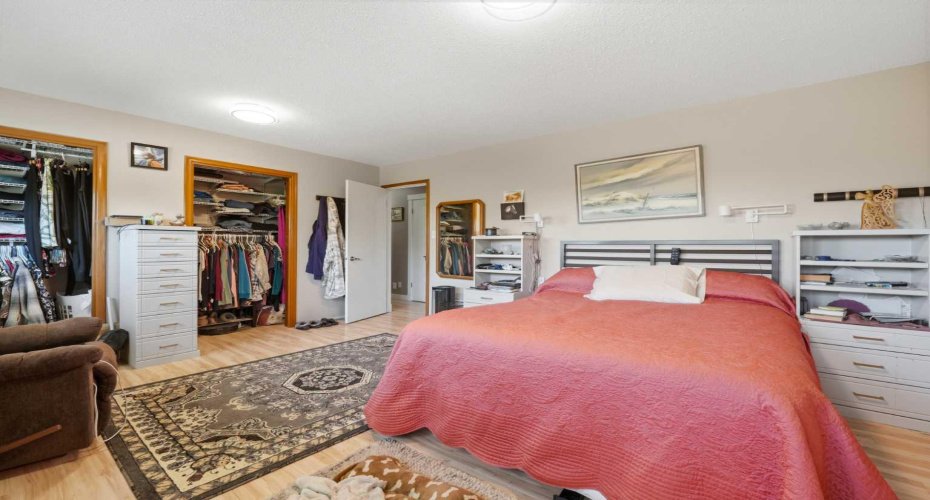 283080 Township Road 254, Rural Rocky View County, Alberta T1Z 0L9, 3 Bedrooms Bedrooms, ,2 BathroomsBathrooms,Residential,For Sale,Township Road 254,A2324335