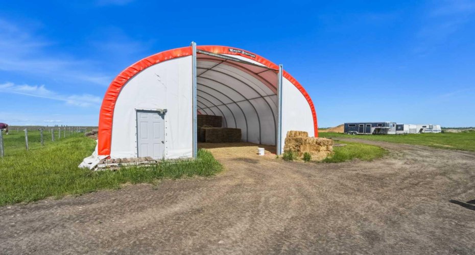 283080 Township Road 254, Rural Rocky View County, Alberta T1Z 0L9, 3 Bedrooms Bedrooms, ,2 BathroomsBathrooms,Residential,For Sale,Township Road 254,A2324335