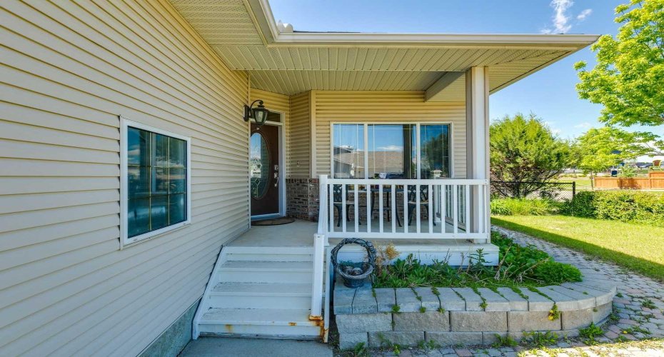 101 Sandstone Court, Okotoks, Alberta T1S 1R2, 2 Bedrooms Bedrooms, ,3 BathroomsBathrooms,Residential,For Sale,Sandstone,A2321598