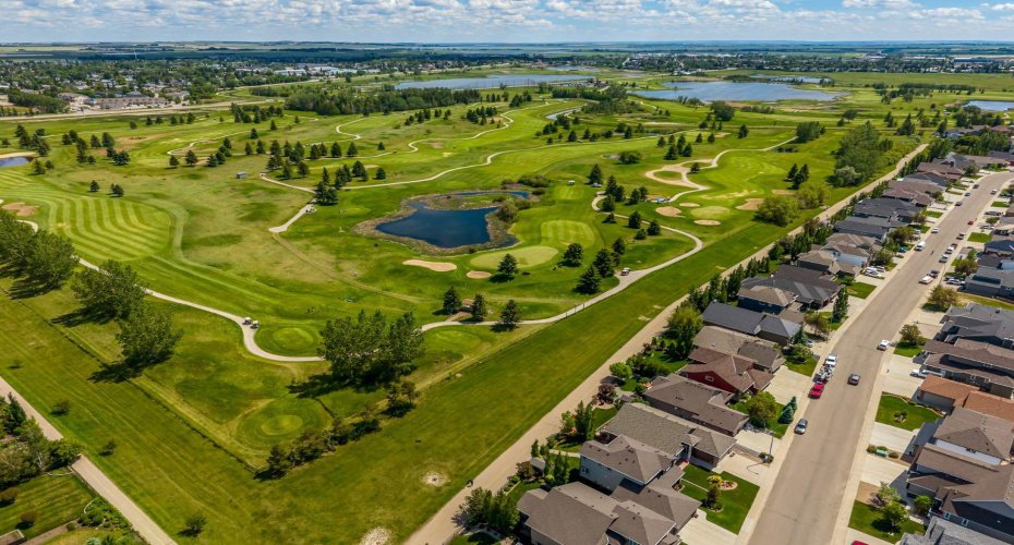 1213 Hillcrest Manor Estates, Strathmore, Alberta T1P 0B9, 5 Bedrooms Bedrooms, ,4 BathroomsBathrooms,Residential,For Sale,Hillcrest Manor,A2323498 1213 Hillcrest Manor Estates, Strathmore, Alberta T1P 0B9, 5 Bedrooms Bedrooms, ,4 BathroomsBathrooms,Residential,For Sale,Hillcrest Manor,A2323498