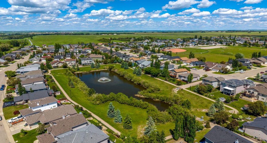1213 Hillcrest Manor Estates, Strathmore, Alberta T1P 0B9, 5 Bedrooms Bedrooms, ,4 BathroomsBathrooms,Residential,For Sale,Hillcrest Manor,A2323498 1213 Hillcrest Manor Estates, Strathmore, Alberta T1P 0B9, 5 Bedrooms Bedrooms, ,4 BathroomsBathrooms,Residential,For Sale,Hillcrest Manor,A2323498