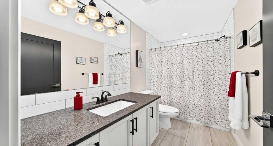 Upgraded four piece Bath With Tile Detail