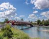 Just a short walk to the Peace Bridge and Kensington shops.