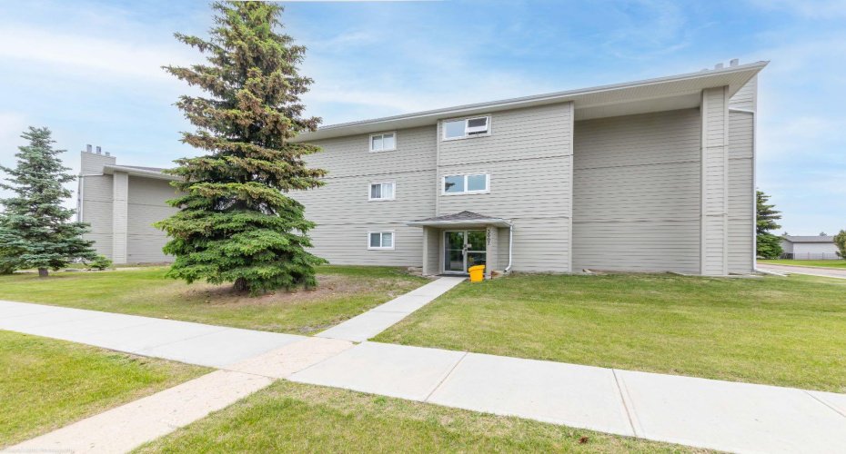 3007 57A Avenue, Lloydminster, Alberta T9V 1W5, 2 Bedrooms Bedrooms, ,1 BathroomBathrooms,Residential,For Sale,57A,A2324814