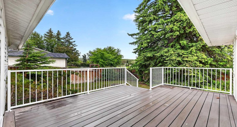 3227 Collingwood Drive, Calgary, Alberta T2L 0R7, 4 Bedrooms Bedrooms, ,2 BathroomsBathrooms,Residential,For Sale,Collingwood,A2323819