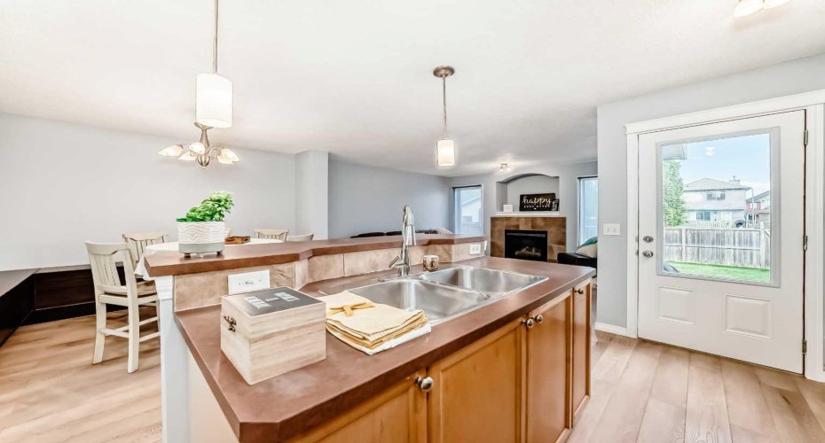 142 AUBURN BAY Heights, Calgary, Alberta T3M 0A7, 3 Bedrooms Bedrooms, ,4 BathroomsBathrooms,Residential,For Sale,AUBURN BAY,A2324823
