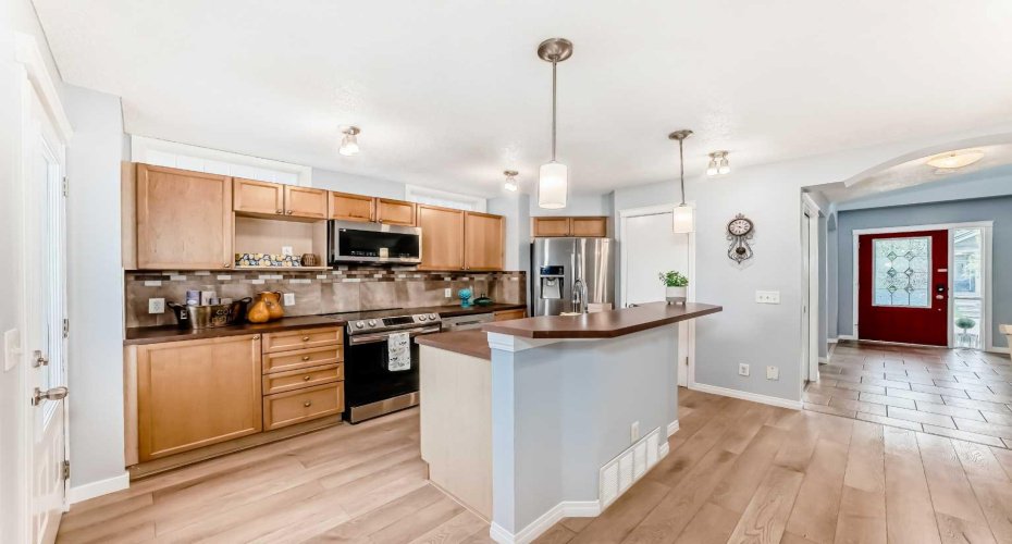 142 AUBURN BAY Heights, Calgary, Alberta T3M 0A7, 3 Bedrooms Bedrooms, ,4 BathroomsBathrooms,Residential,For Sale,AUBURN BAY,A2324823