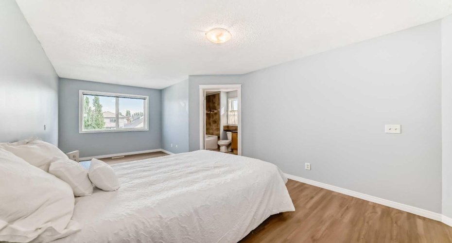 142 AUBURN BAY Heights, Calgary, Alberta T3M 0A7, 3 Bedrooms Bedrooms, ,4 BathroomsBathrooms,Residential,For Sale,AUBURN BAY,A2324823