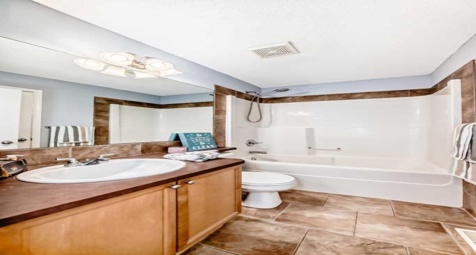 142 AUBURN BAY Heights, Calgary, Alberta T3M 0A7, 3 Bedrooms Bedrooms, ,4 BathroomsBathrooms,Residential,For Sale,AUBURN BAY,A2324823
