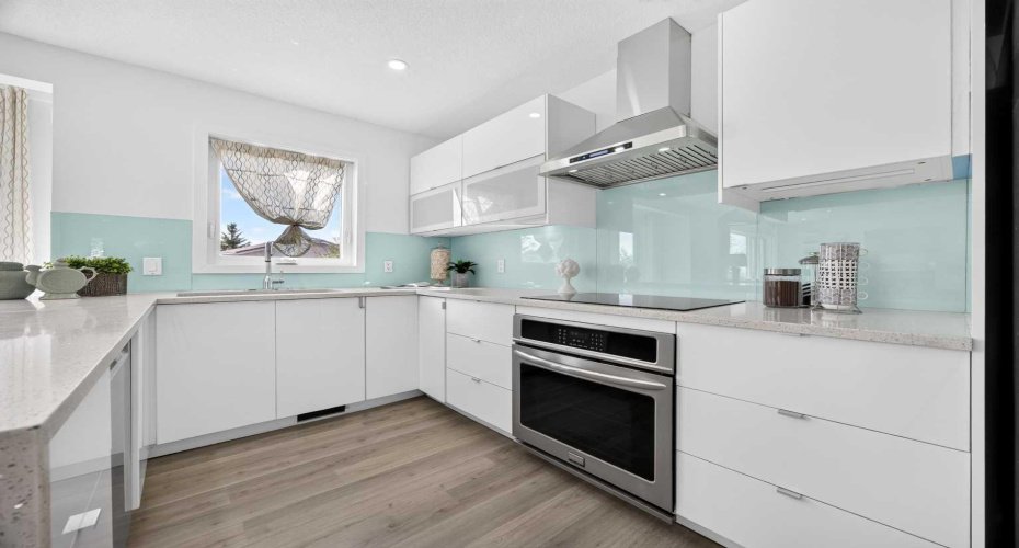 7 Signature Mews, Calgary, Alberta T3H 2V6, 5 Bedrooms Bedrooms, ,4 BathroomsBathrooms,Residential,For Sale,Signature,A2323821