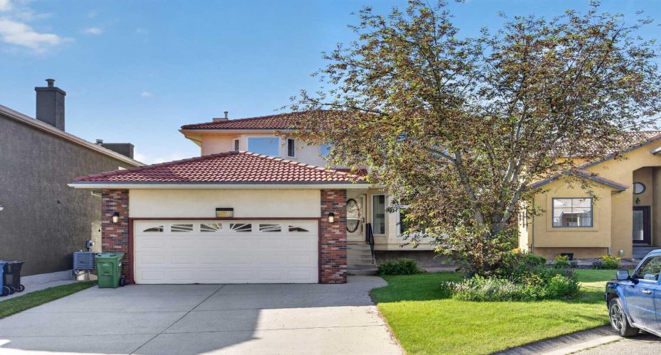 7 Signature Mews, Calgary, Alberta T3H 2V6, 5 Bedrooms Bedrooms, ,4 BathroomsBathrooms,Residential,For Sale,Signature,A2323821