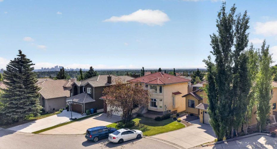 7 Signature Mews, Calgary, Alberta T3H 2V6, 5 Bedrooms Bedrooms, ,4 BathroomsBathrooms,Residential,For Sale,Signature,A2323821