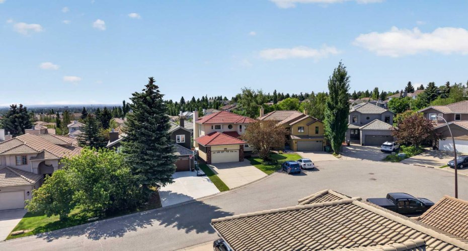 7 Signature Mews, Calgary, Alberta T3H 2V6, 5 Bedrooms Bedrooms, ,4 BathroomsBathrooms,Residential,For Sale,Signature,A2323821
