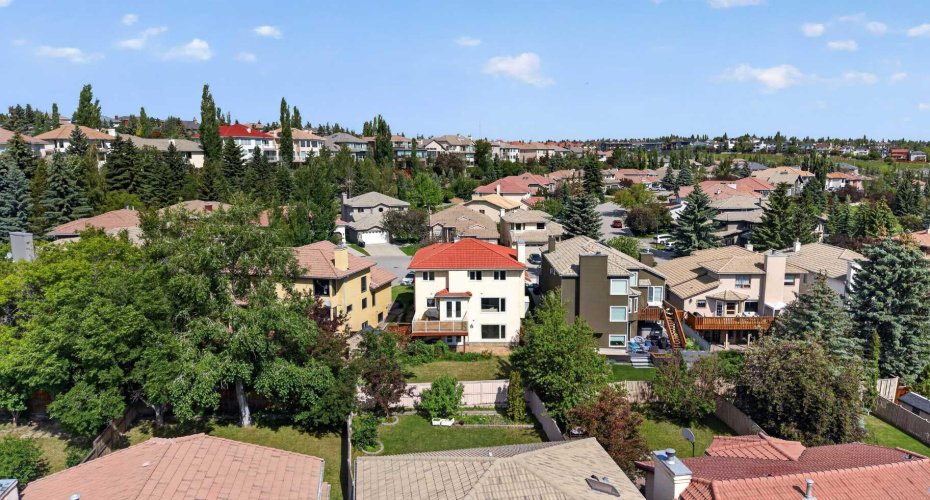 7 Signature Mews, Calgary, Alberta T3H 2V6, 5 Bedrooms Bedrooms, ,4 BathroomsBathrooms,Residential,For Sale,Signature,A2323821