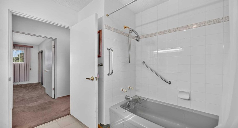 117 Fairview Drive, Calgary, Alberta T2H 1B4, 3 Bedrooms Bedrooms, ,2 BathroomsBathrooms,Residential,For Sale,Fairview,A2323822